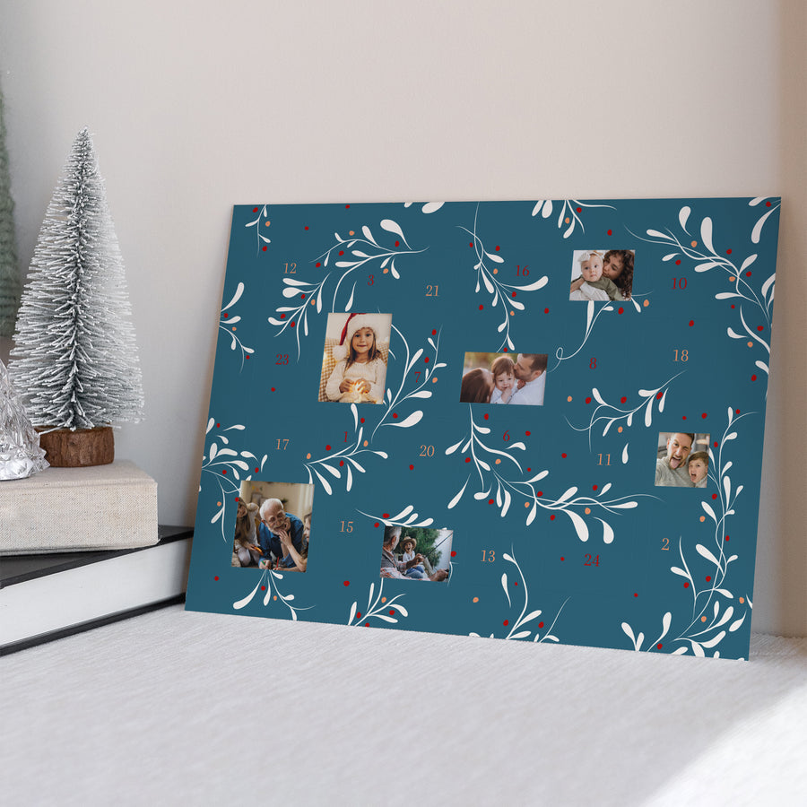 Adventskalender Weihnachten Landschaft Blaue Stechpalme foto