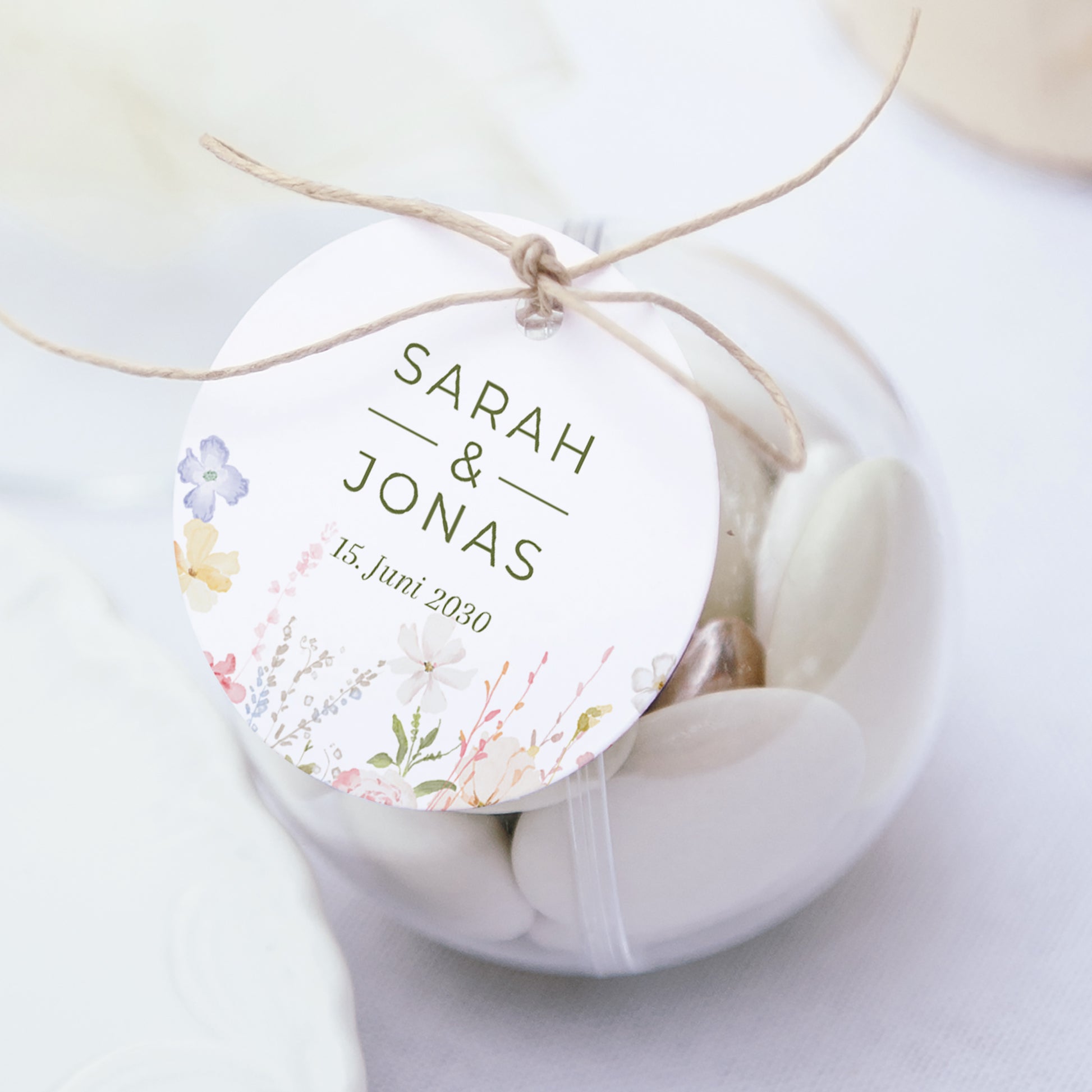 Geschenkbox Hochzeit Kugel mit runder Etikette Wildblumenkranz foto N° 1