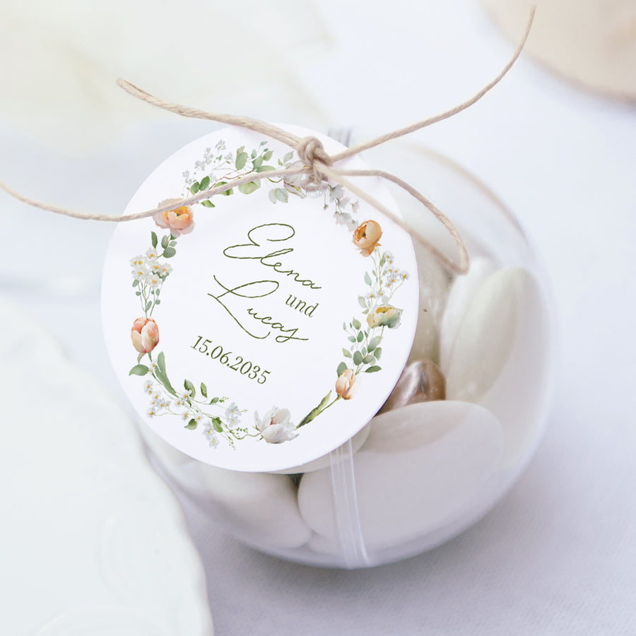 Geschenkbox Hochzeit Kugel mit runder Etikette Romantischer Blumenkranz foto