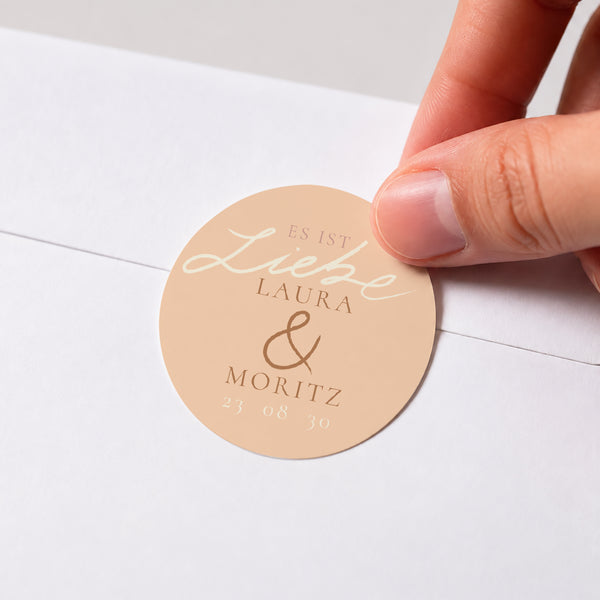 Sticker Hochzeit Rund Es ist die Liebe aus Gold. foto