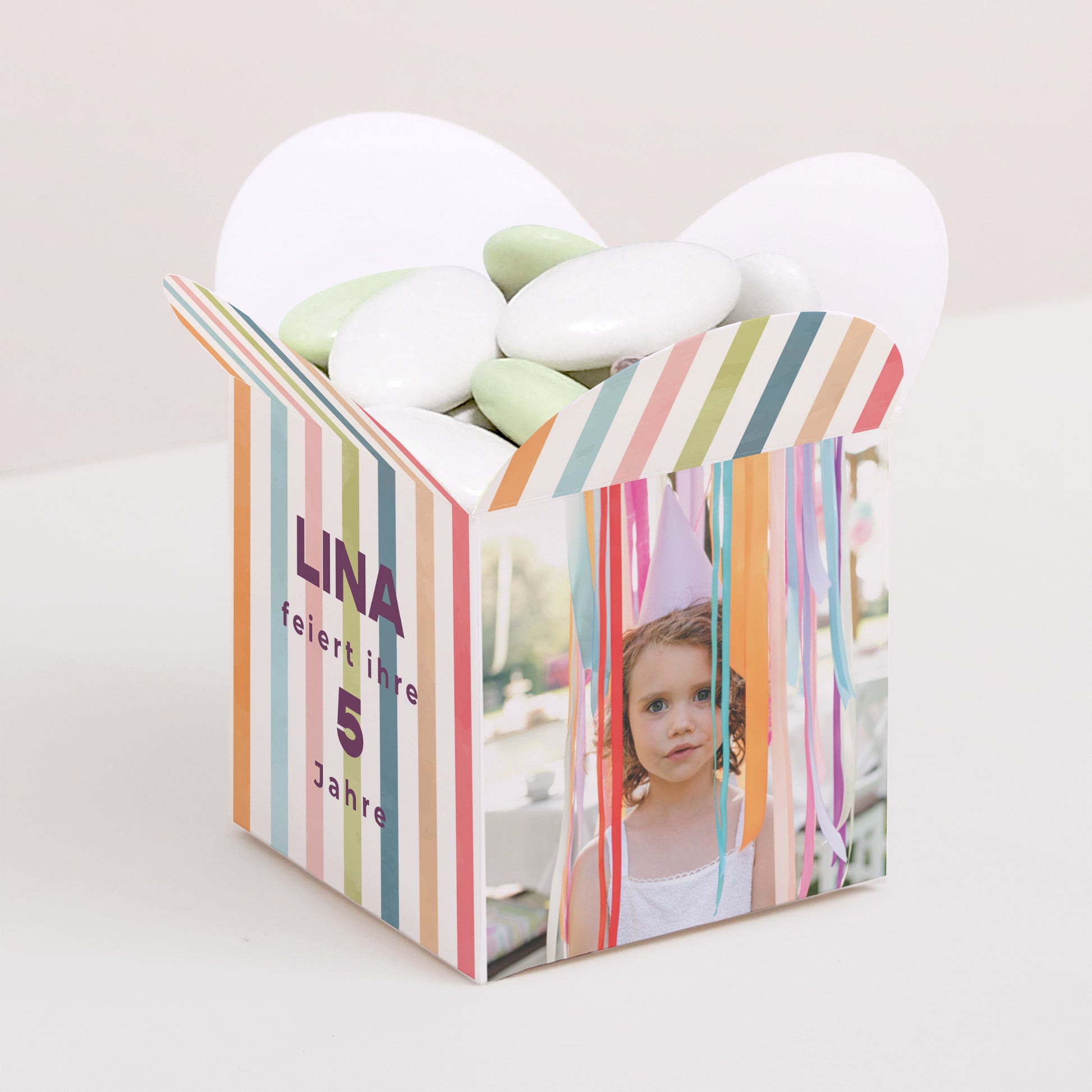 Geschenkbox Kindergeburtstag Schmetterlingsöffnung Rainbow of colour foto N° 1