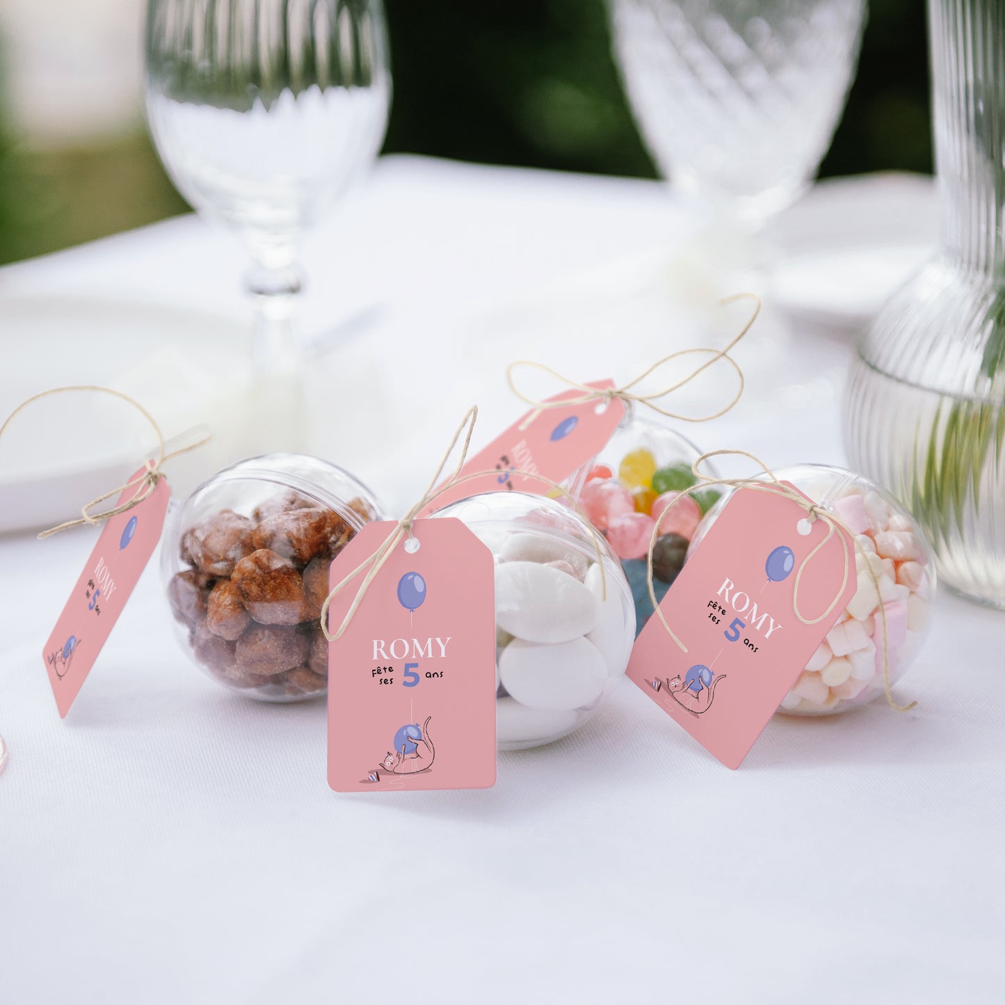 Mitgebsel-Box Kindergeburtstag Ball mit Wimpel-Etikett Die rosa Katze foto N° 2