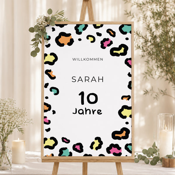 Begrüßungstafel Kindergeburtstag Porträt 60 x 90 cm Buntleopard foto