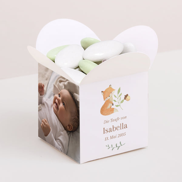 Geschenkbox Taufe Schmetterlingsöffnung Die Tiere des verwunschenen Waldes foto