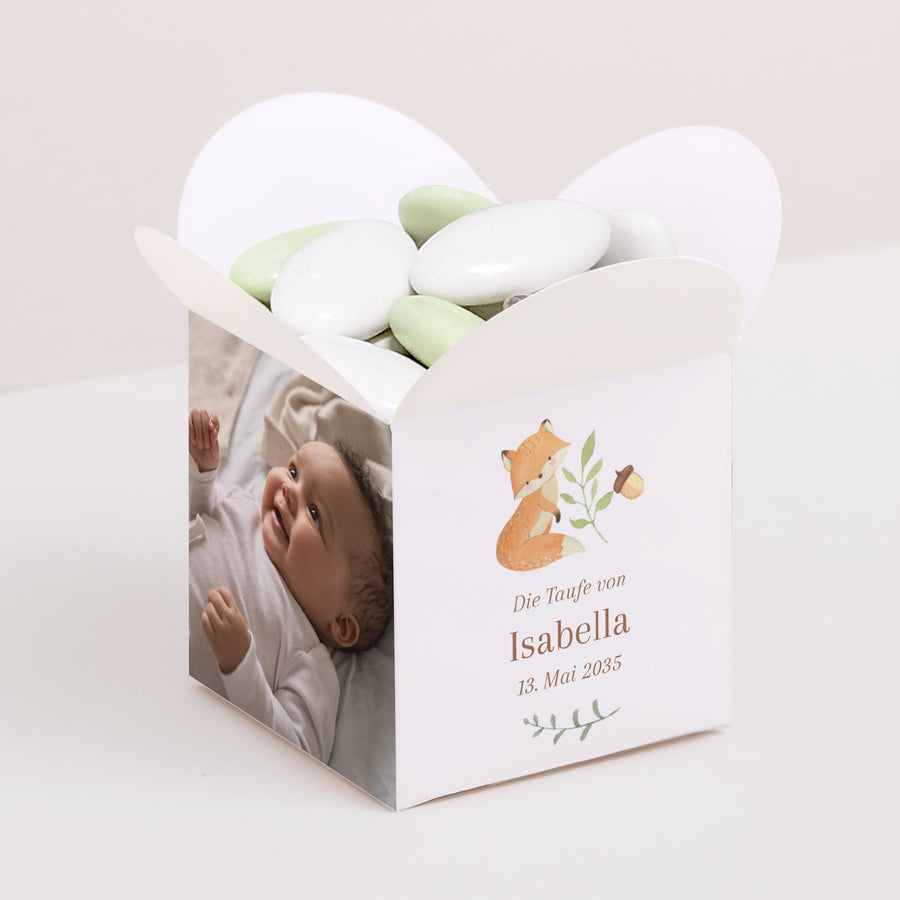 Geschenkbox Taufe Schmetterlingsöffnung Die Tiere des verwunschenen Waldes foto