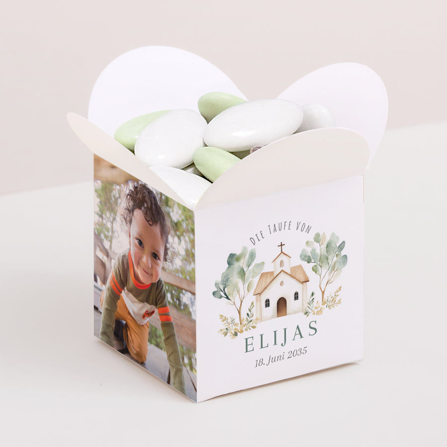 Geschenkbox Taufe Schmetterlingsöffnung Schöne Kirche foto