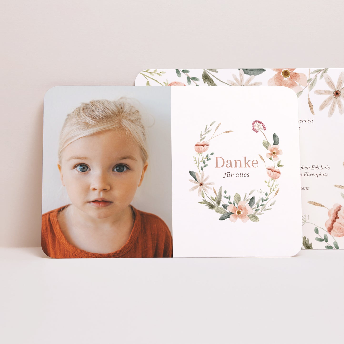Dankeskarte Taufe Landschaft, abgerundete Ränder Blumenkranz foto N° 1