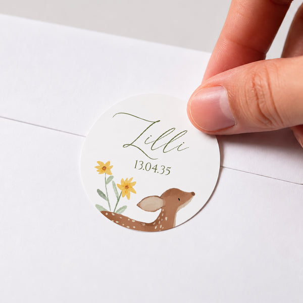 Sticker Geburt Rund Ein Schatz im Wald foto