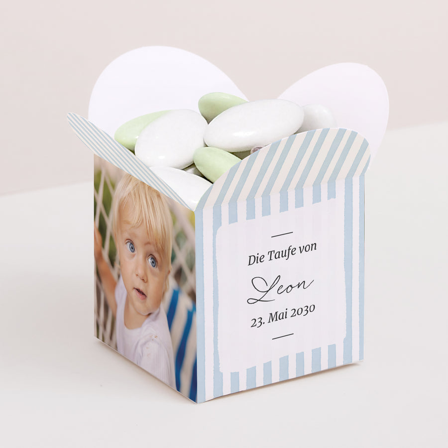 Geschenkbox Taufe Schmetterlingsöffnung Himmelblau gestreift II foto