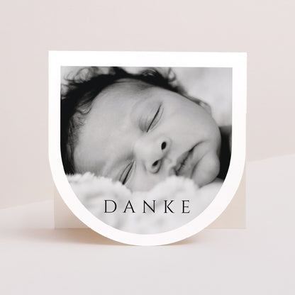 Dankeskarte Geburt Doppelflügelfensterhalbmond Lächeln und Umarmungen foto N° 1