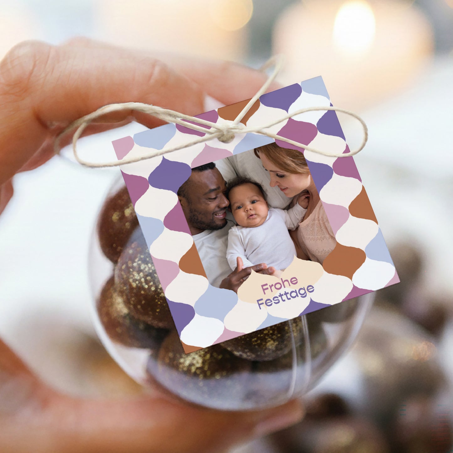 Geschenkbox Weihnachten Kugel mit quadratischem Etikett Winterwellen foto N° 1