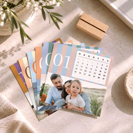 Kalender Weihnachten auf Holzsockel Saisonale Streifen
