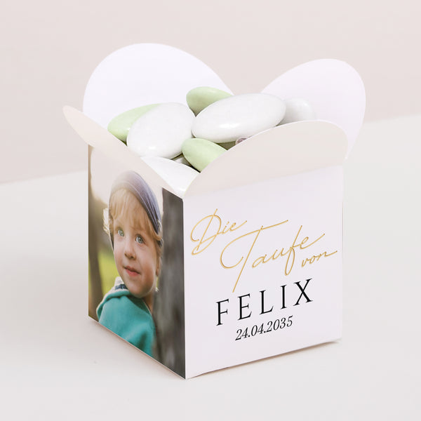 Geschenkbox Taufe Schmetterlingsöffnung Ein kostbarer Moment foto