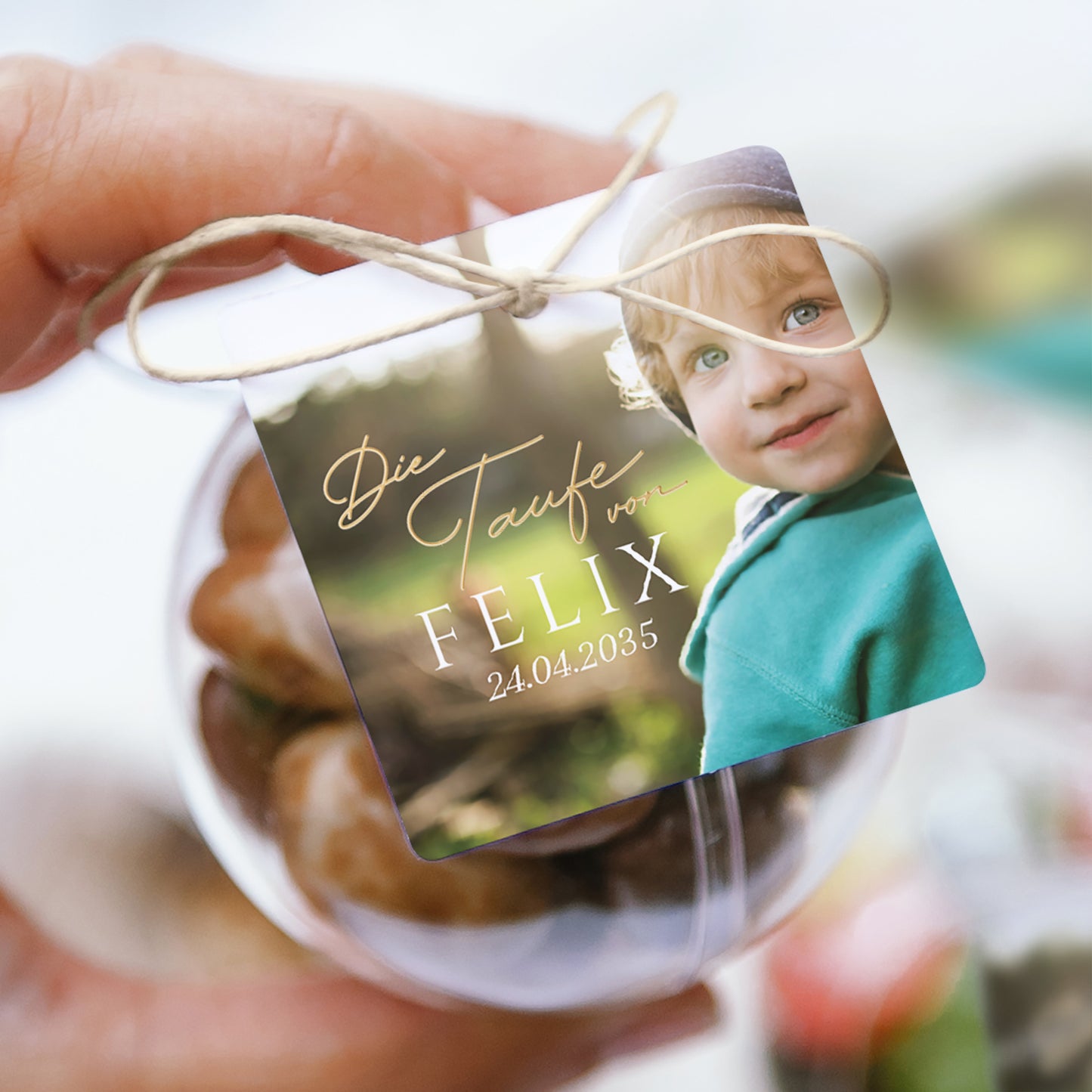 Geschenkbox Taufe Kugel mit quadratischem Etikett Ein kostbarer Moment foto N° 1