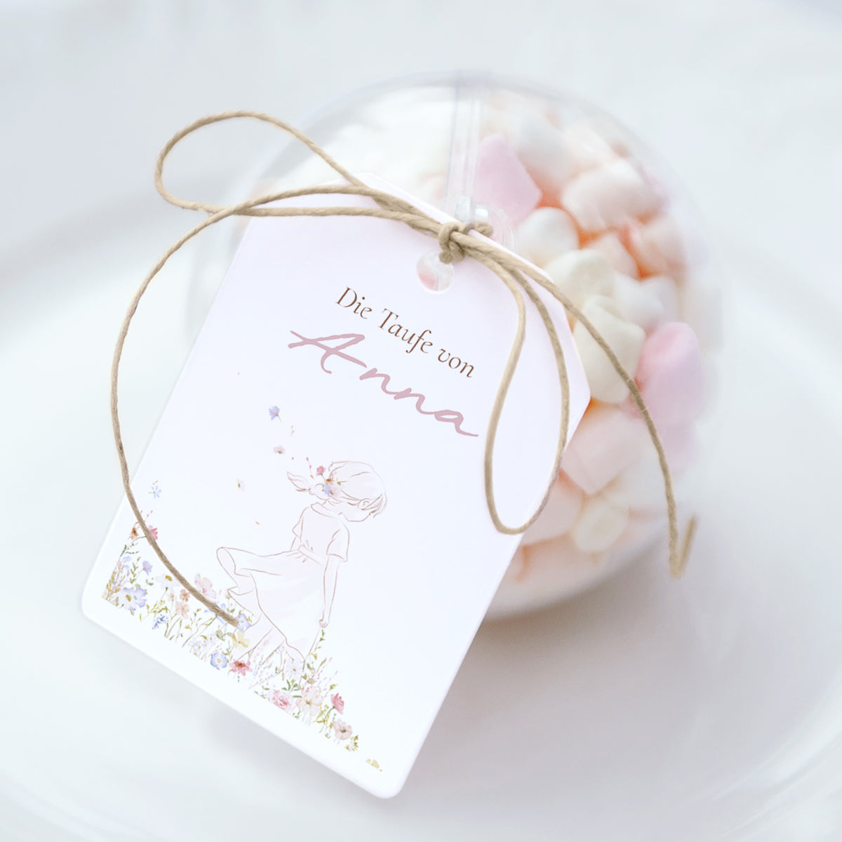 Geschenkbox Taufe Ball mit Wimpel-Etikett Frühlings-Taufe foto