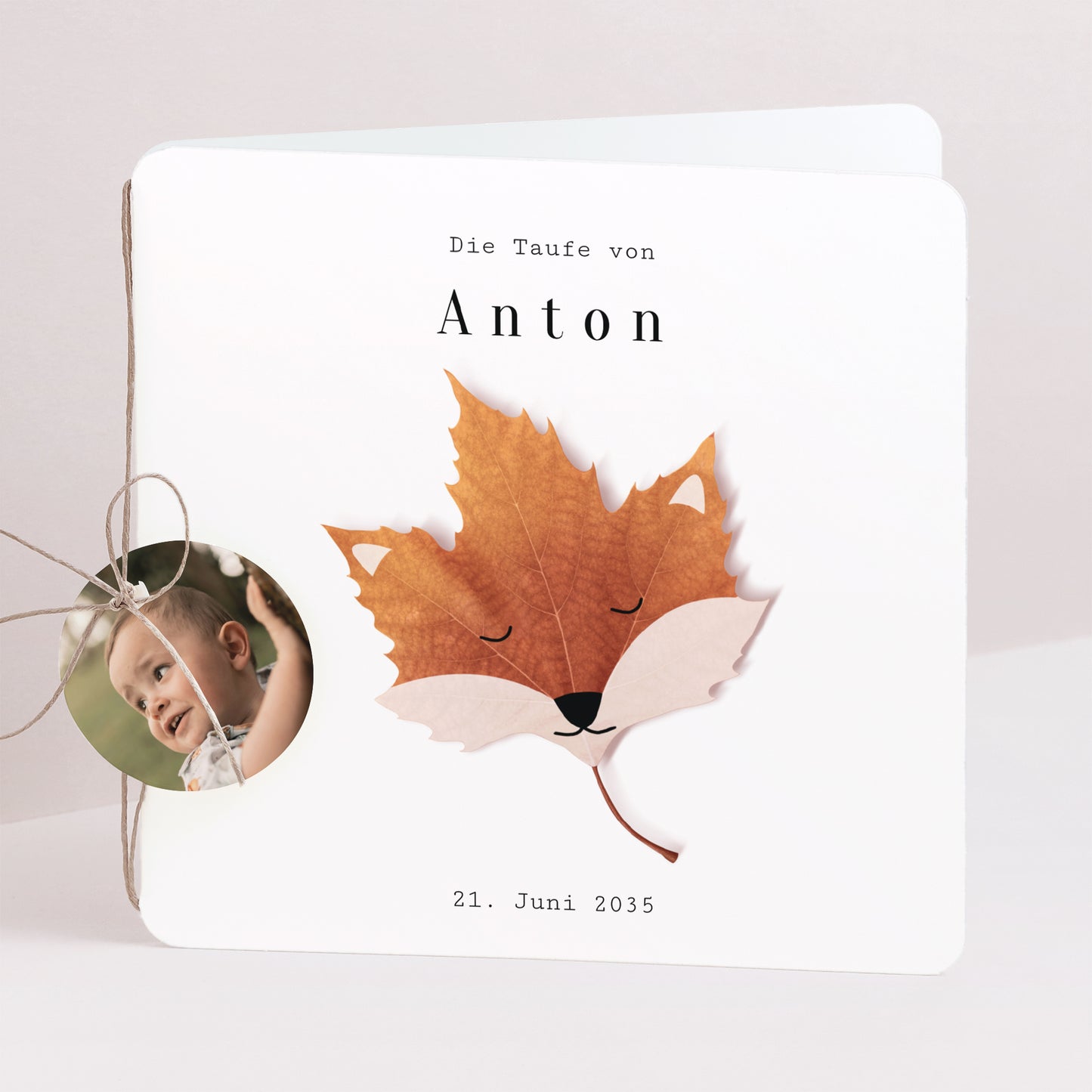 Taufeinladung Doppel-Quadrateinschlag, abgerundete Ecken, runde Etikette foto N° 1