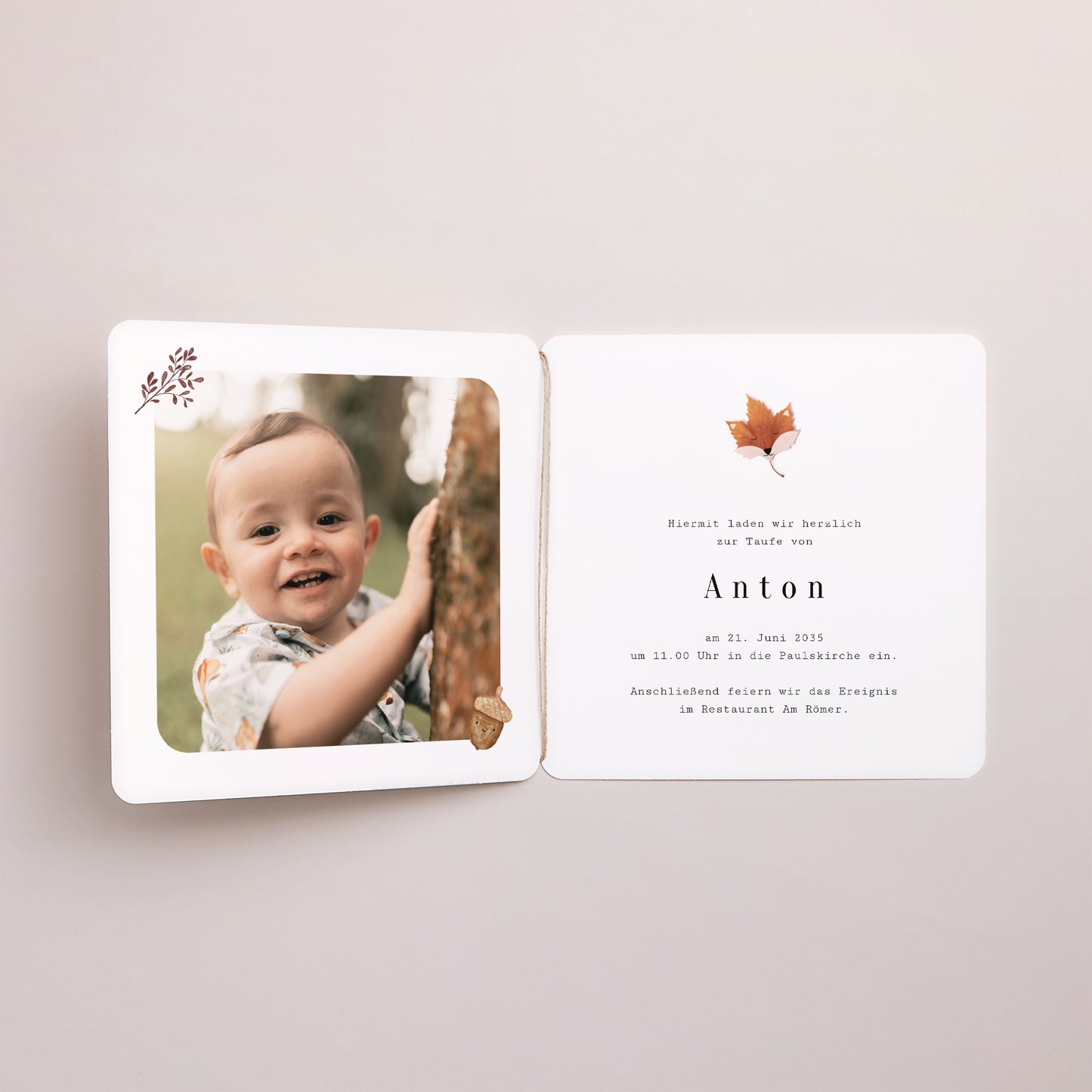 Taufeinladung Doppel-Quadrateinschlag, abgerundete Ecken, runde Etikette foto N° 2