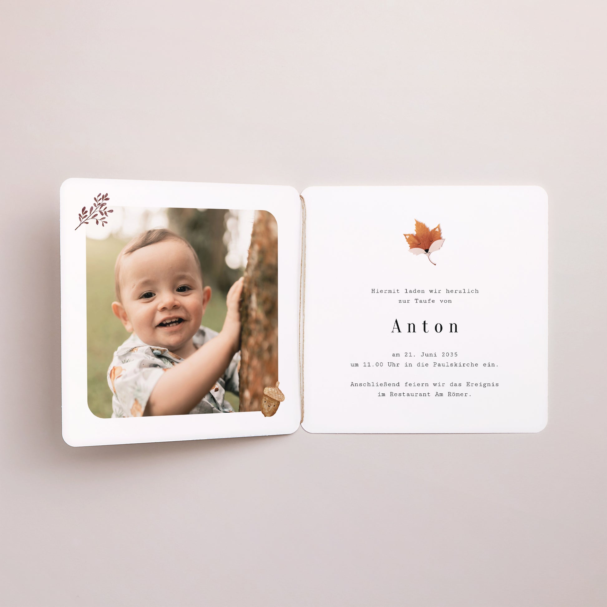 Taufeinladung Doppel-Quadrateinschlag, abgerundete Ecken, runde Etikette foto N° 2