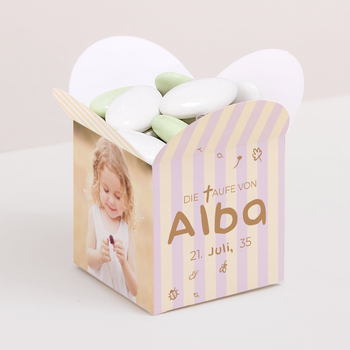 Geschenkbox Taufe Schmetterlingsöffnung Wertvoller Tag foto