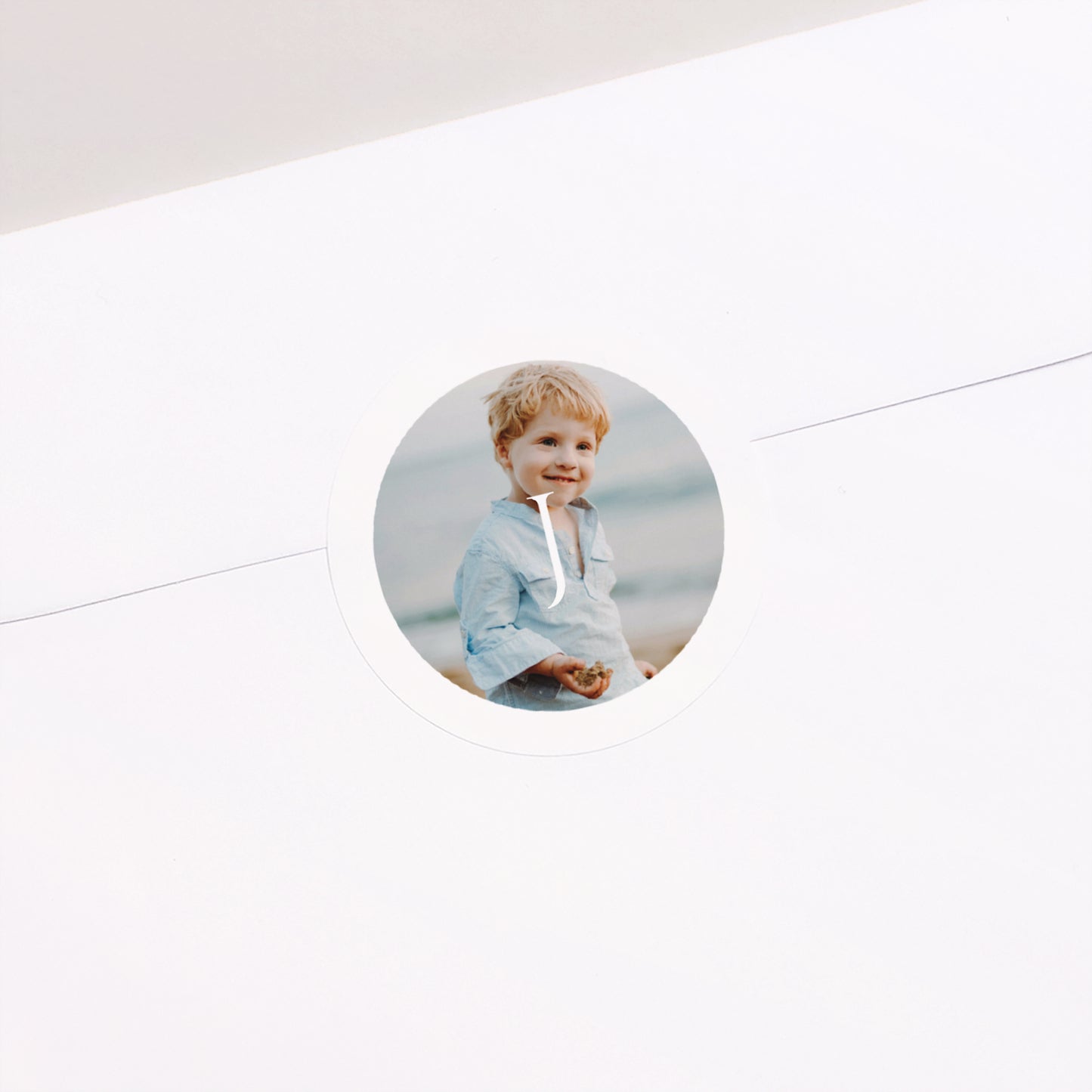 Sticker Taufe Rund Momente der Zärtlichkeit und des Glaubens foto N° 1