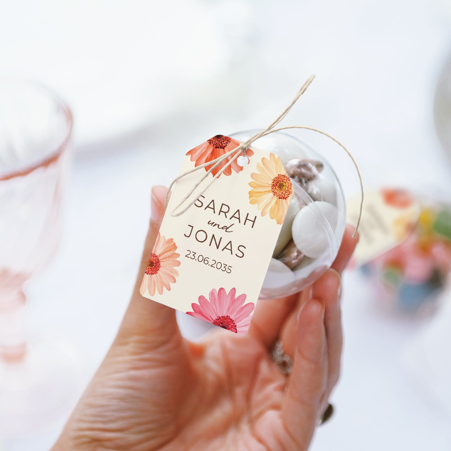 Geschenkbox Hochzeit Ball mit Wimpel-Etikett Blütenflocken foto N° 3