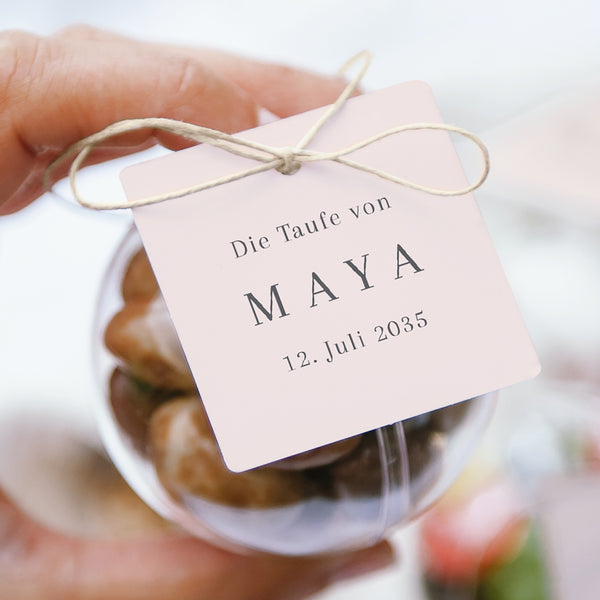 Geschenkbox Taufe Kugel mit quadratischem Etikett In der Sanftheit Gottes foto
