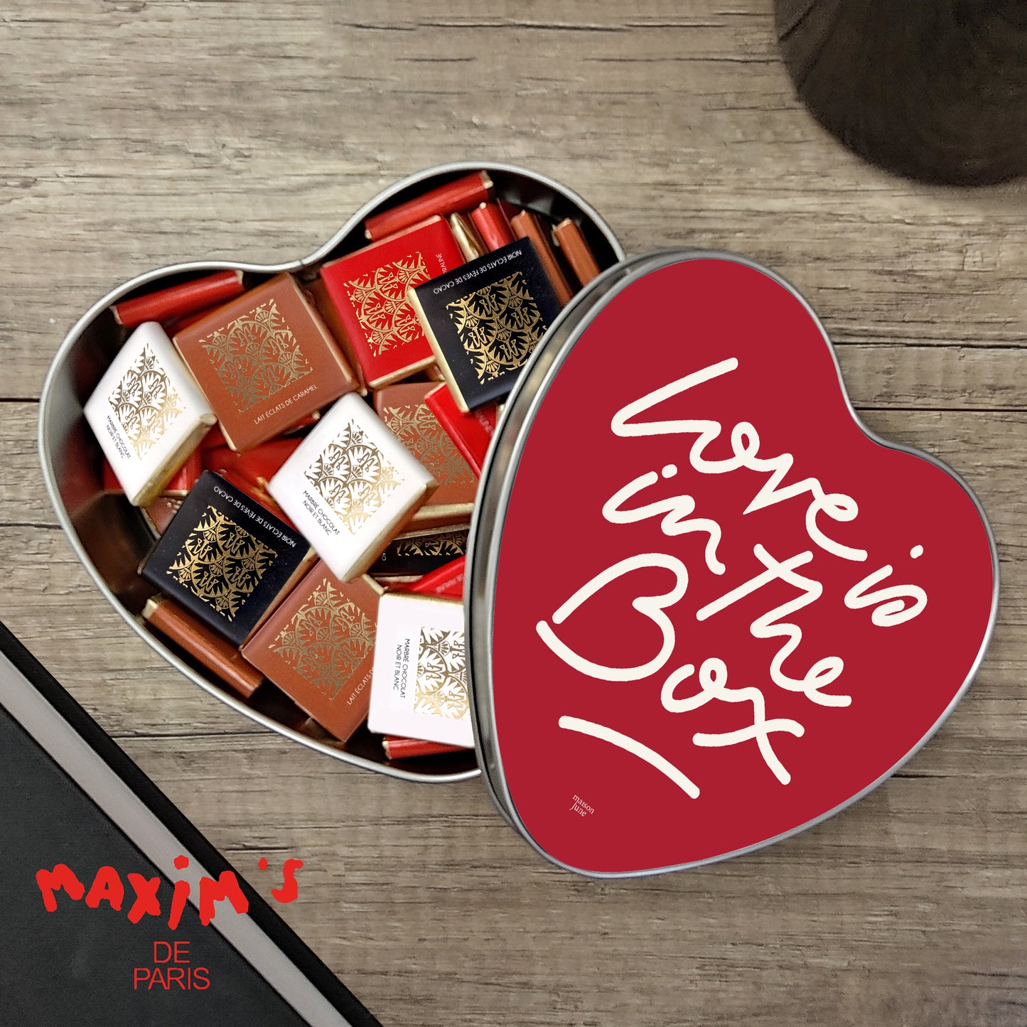 Metalldose Objekte herz, mit Schokolade gefüllt Liebe ist in der Box foto N° 1