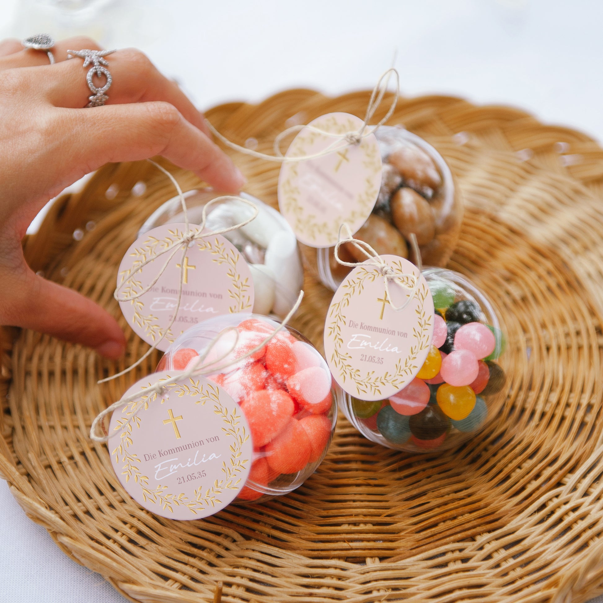 Geschenkbox Kommunion Kugel mit runder Etikette Goldene Rosen Segnung foto N° 2