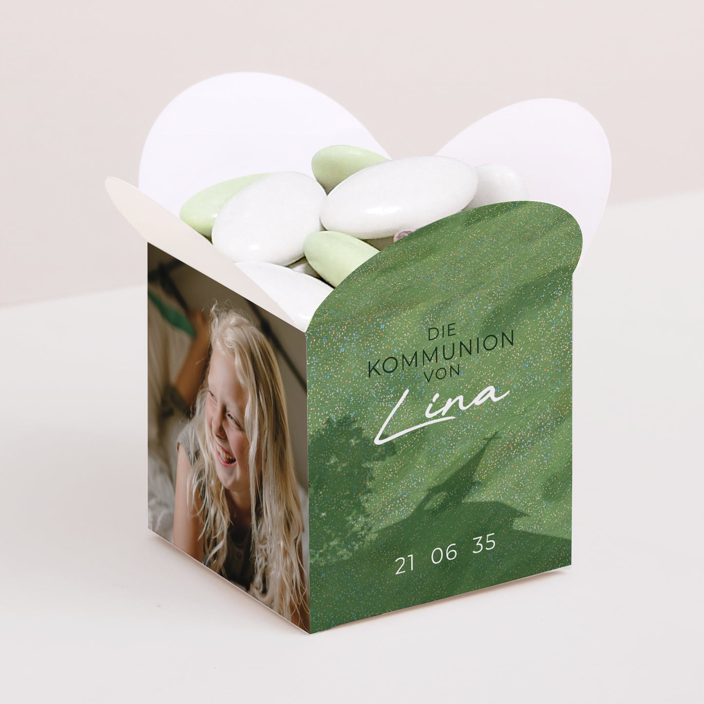 Geschenkbox Kommunion Schmetterlingsöffnung Eine Kommunion im Gras foto N° 1