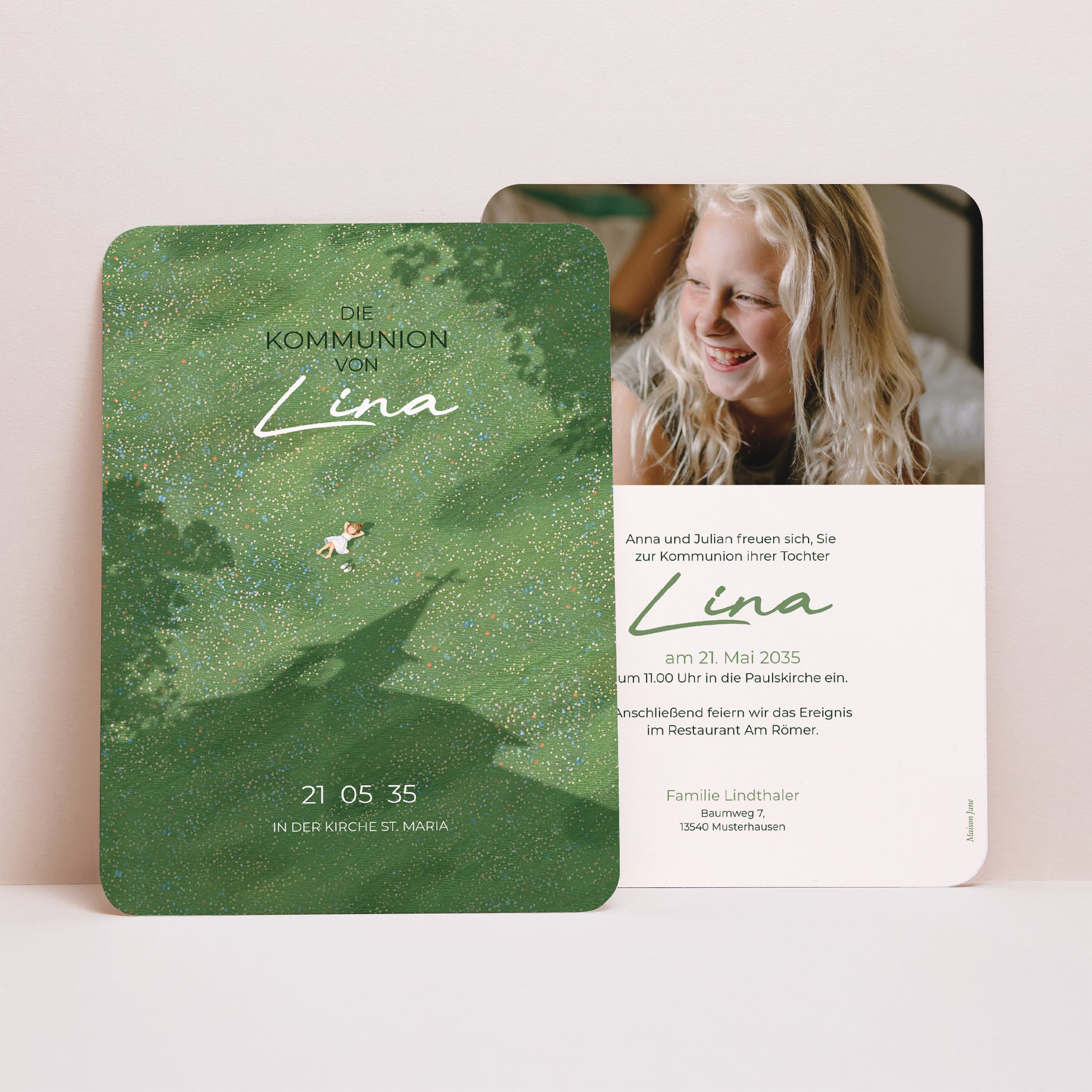 Einladungskarte Kommunion Porträt, abgerundete Kanten Eine Kommunion im Gras foto N° 1