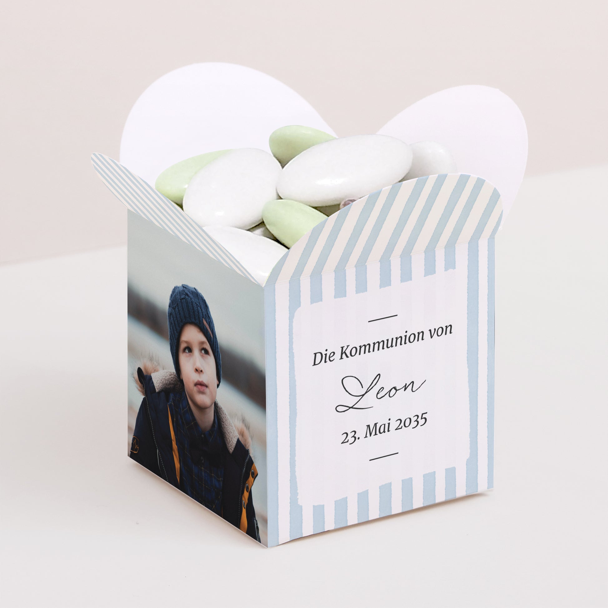 Geschenkbox Kommunion Schmetterlingsöffnung Zwischen den blauen Linien foto N° 1