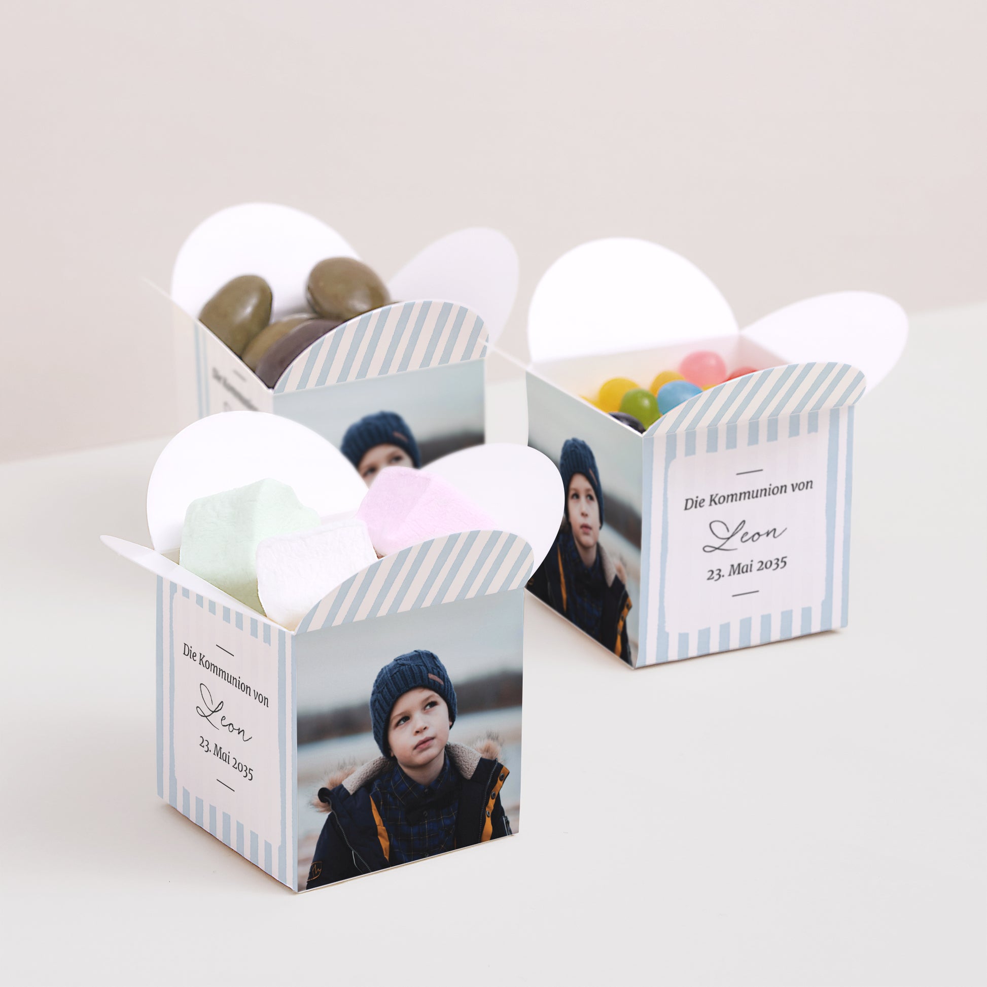 Geschenkbox Kommunion Schmetterlingsöffnung Zwischen den blauen Linien foto N° 3