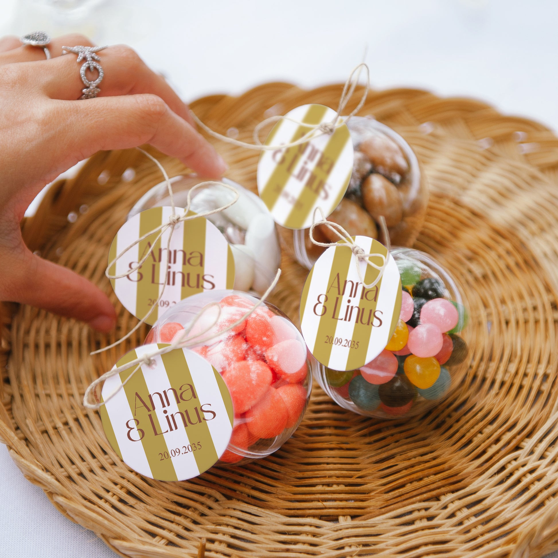 Geschenkbox Hochzeit Kugel mit runder Etikette Vereinte Linien foto N° 2