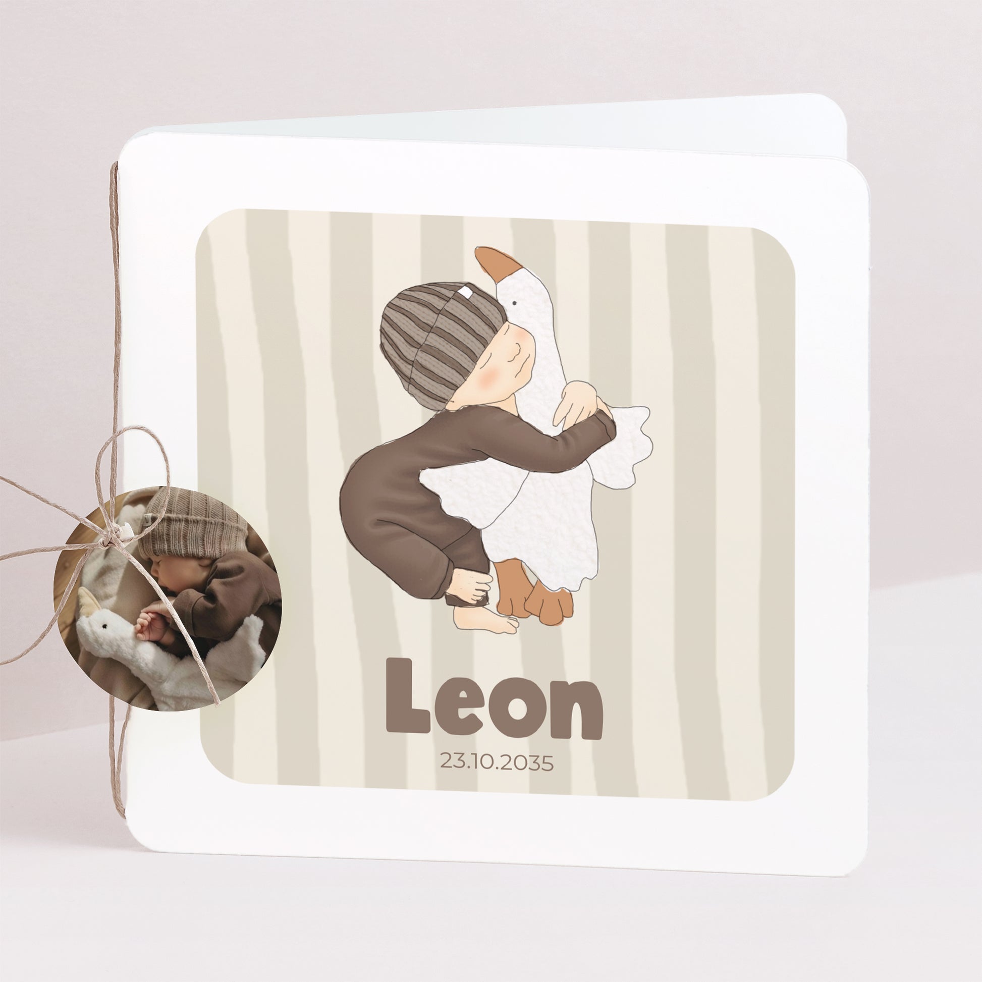 Geburtskarten Doppel-Quadrateinschlag, abgerundete Ecken, runde Etikette Feder der Sanftheit foto N° 1