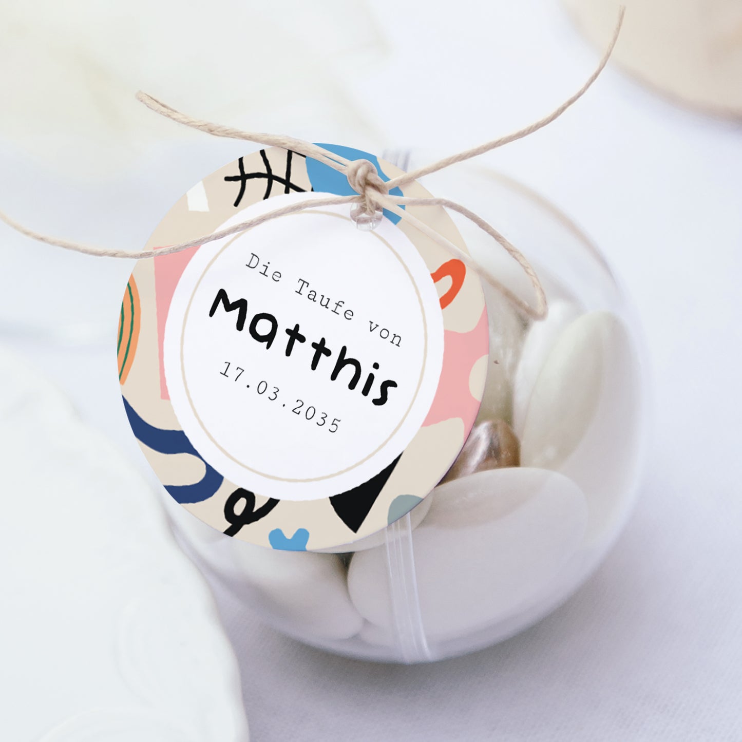 Geschenkbox Taufe Kugel mit runder Etikette Matisse ganz in Farbe foto N° 1
