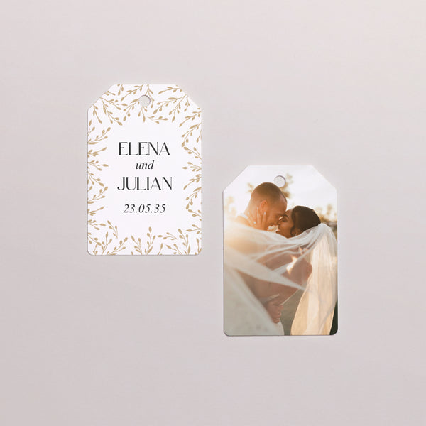 Vorgelochtes Etikett Hochzeit Fähnchen Goldene Zweige foto